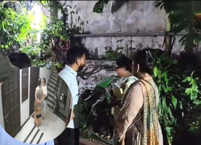 Bhanvi Singh had reached her father's flat in Hazratganj. Here Bhanvi Singh stood at the gate for a long time but the door did not open