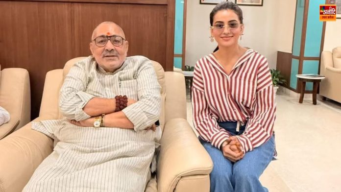 Discussion intensified after Akshara Singh's meeting with Giriraj Singh