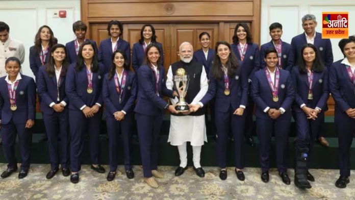 PM Modi met the women's team PM Modi met the women's team