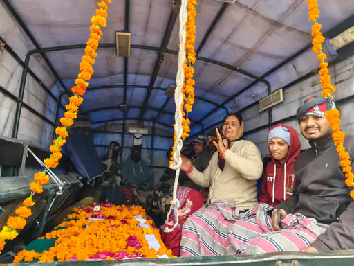 कानपुर में BSF जवान विनोद कुमार पाल को नम आंखों से दी गई अंतिम विदाई