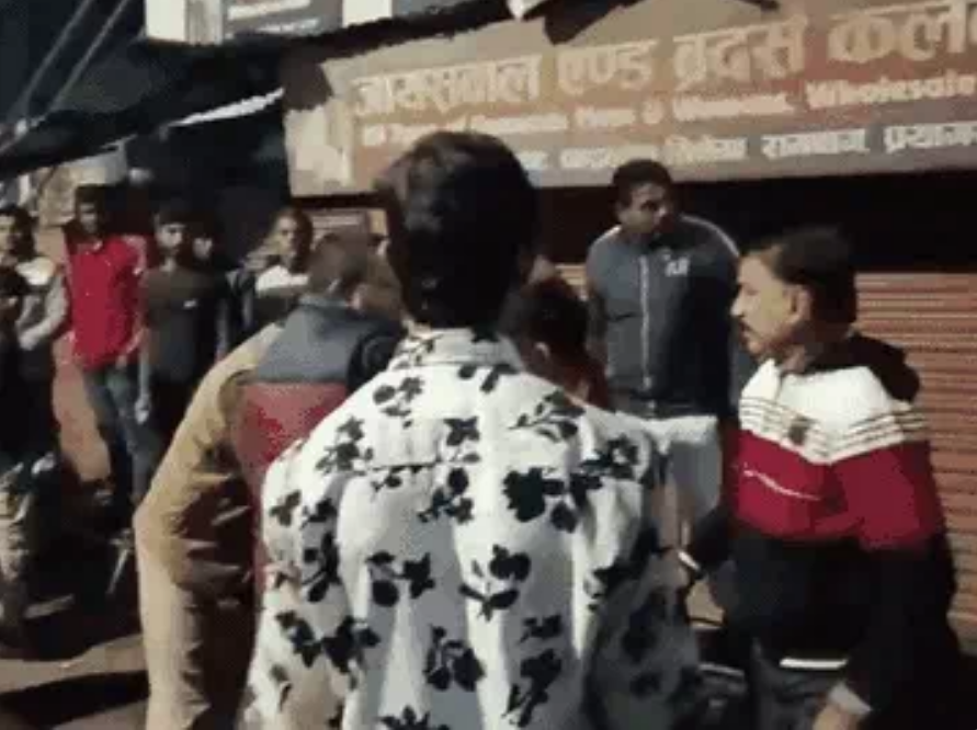 प्रॉपर्टी डीलर ने दरोगा-सिपाही