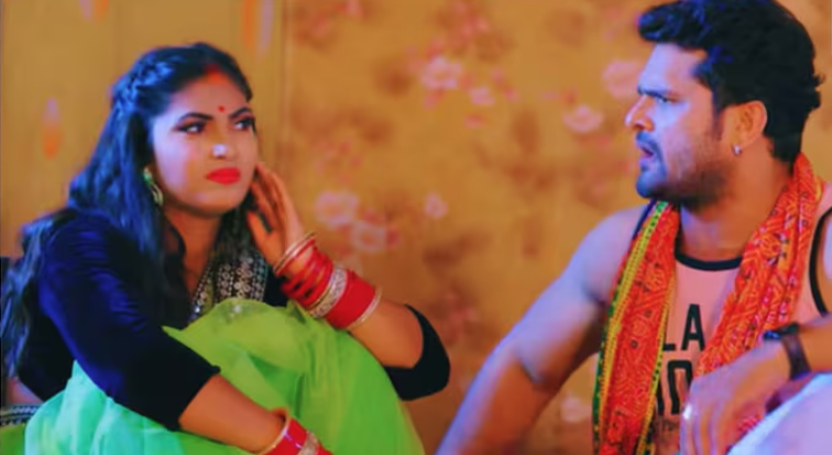 भोजपुरी सुपरहिट गाने ‘ले ले आईं कोका कोला’ में खेसारी लाल यादव और सोना पांडेय का डांस परफॉर्मेंस, जिसे अब तक 480 मिलियन से ज्यादा व्यूज मिल चुके हैं।