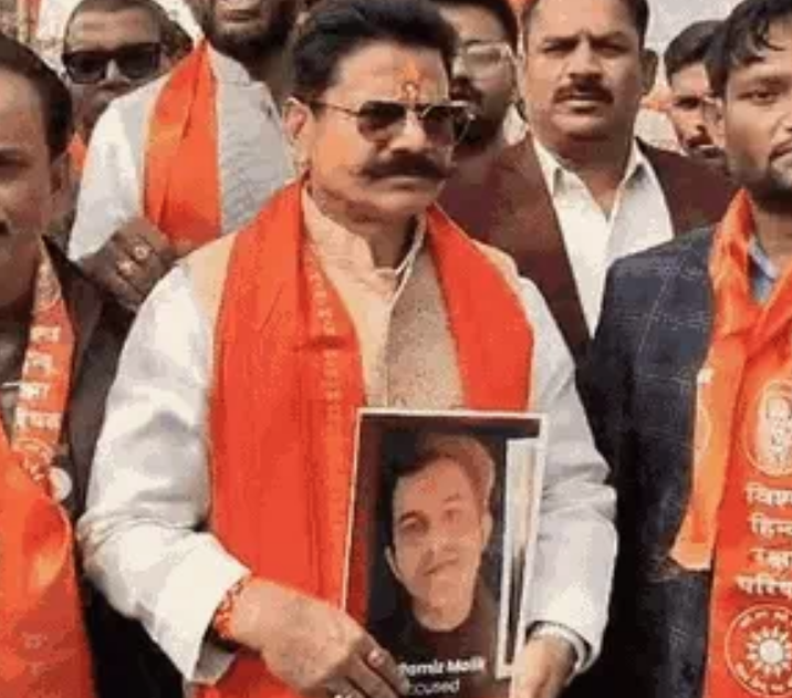 ‘बांग्लादेशी हिंदुओं को भारत लाया जाए’