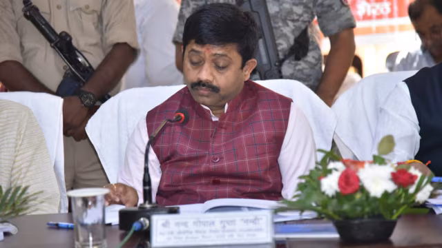 प्रयागराज में दबंगों