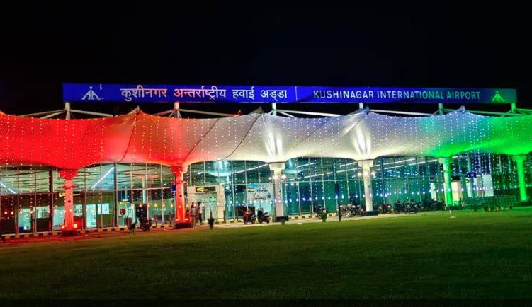 कुशीनगर इंटरनेशनल एयरपोर्ट का टर्मिनल भवन और रनवे, जहां दो वर्षों से कोई नियमित व्यावसायिक उड़ान संचालित नहीं हुई।