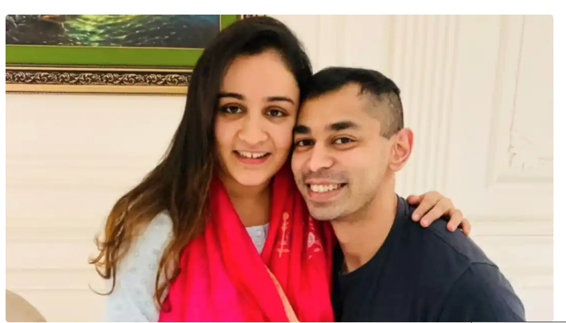 सोशल मीडिया पर साझा की गई अपर्णा यादव–प्रतीक यादव की तस्वीर